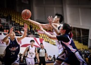 真人娱乐-蒂姆重返赛场，险胜首场状态出色，独行侠观众沸腾！